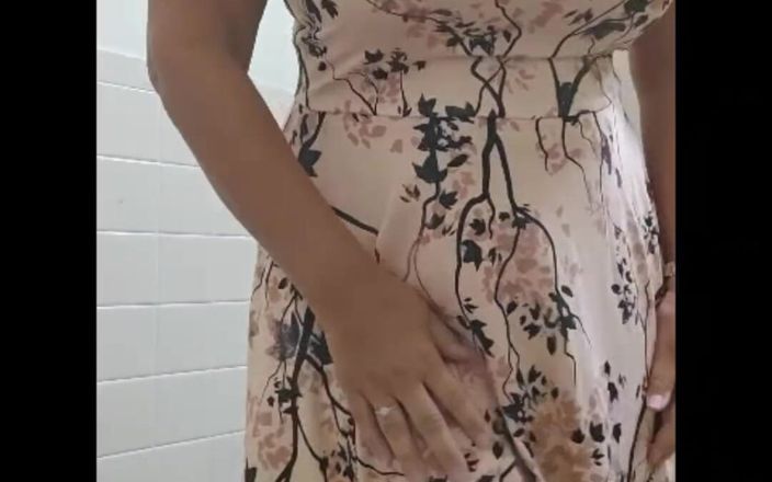 Dominator13: Mujer de negocios sexy tiene que desnudarse y posar