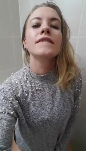 Erotic Tanya: İşeme ve osurma derlemesi