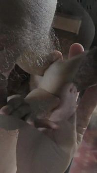 Rockbadseks langs achteren en zo hard als je kunt duwen!! Ik zal veel sperma slikken als beloning