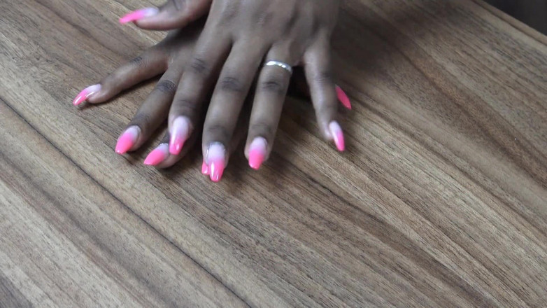 Solo Austria: Ebony hand &amp; finger nails fetish