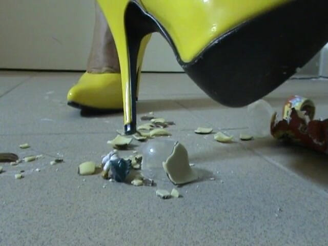 Anna Devot: Annadevot - Egg crushed