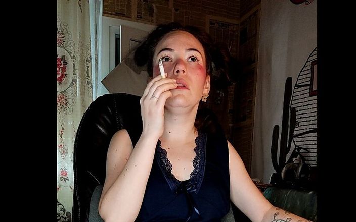 Asian wife homemade videos: Sora mea vitregă fumează sexual o țigară