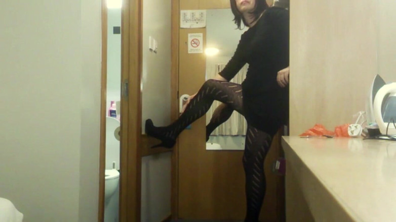 EmmaLeeTV - Nylon Fetish Tranny: パターンパンストでコックで遊ぶ