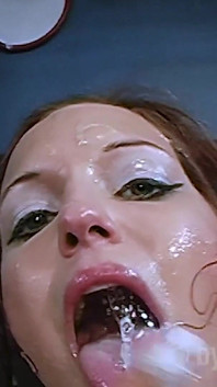 High heels-schlampe beim gangbang