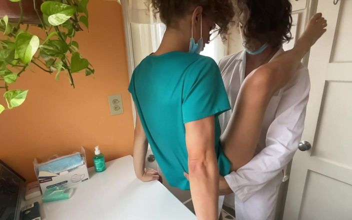 VibeWithMommy: Permainan peran perawat dan dokter! Lihat apa yang sebenarnya terjadi...