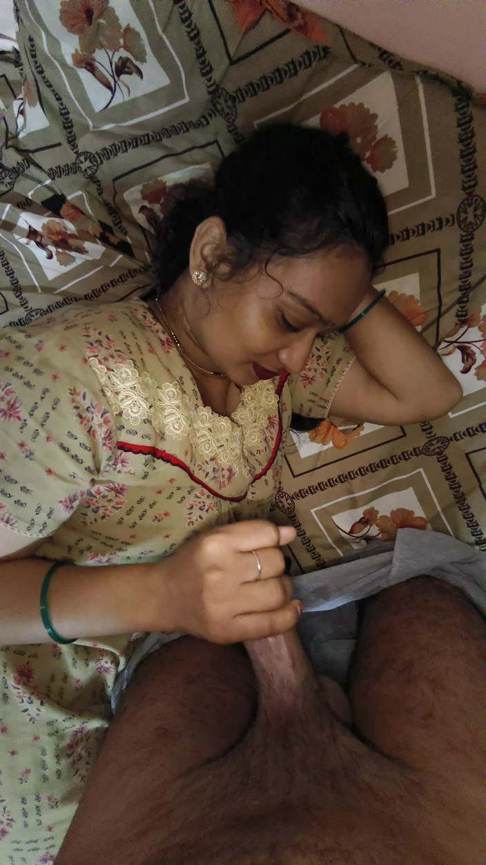 Sagita Sharm: A Beautiful Aunty Invited Me for Sex Before Bed