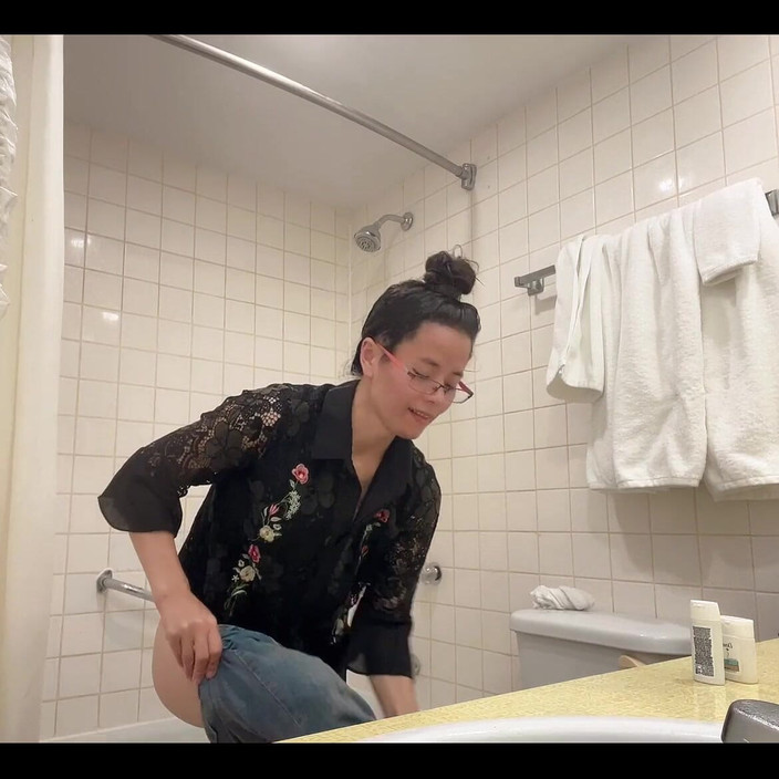 sweethanajapanese: Dans la salle de bain, subcris-moi pour regarder plus