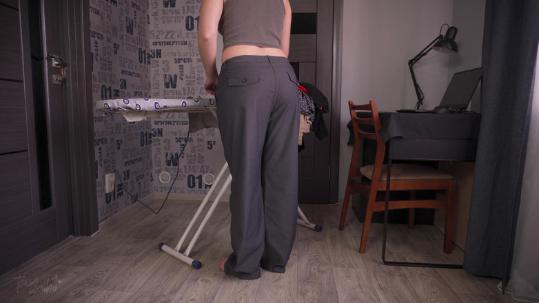 Teasecombo 4K: Sexy ehefrau bemerkt nicht, dass ihre hose runter fällt, Enf-fetisch