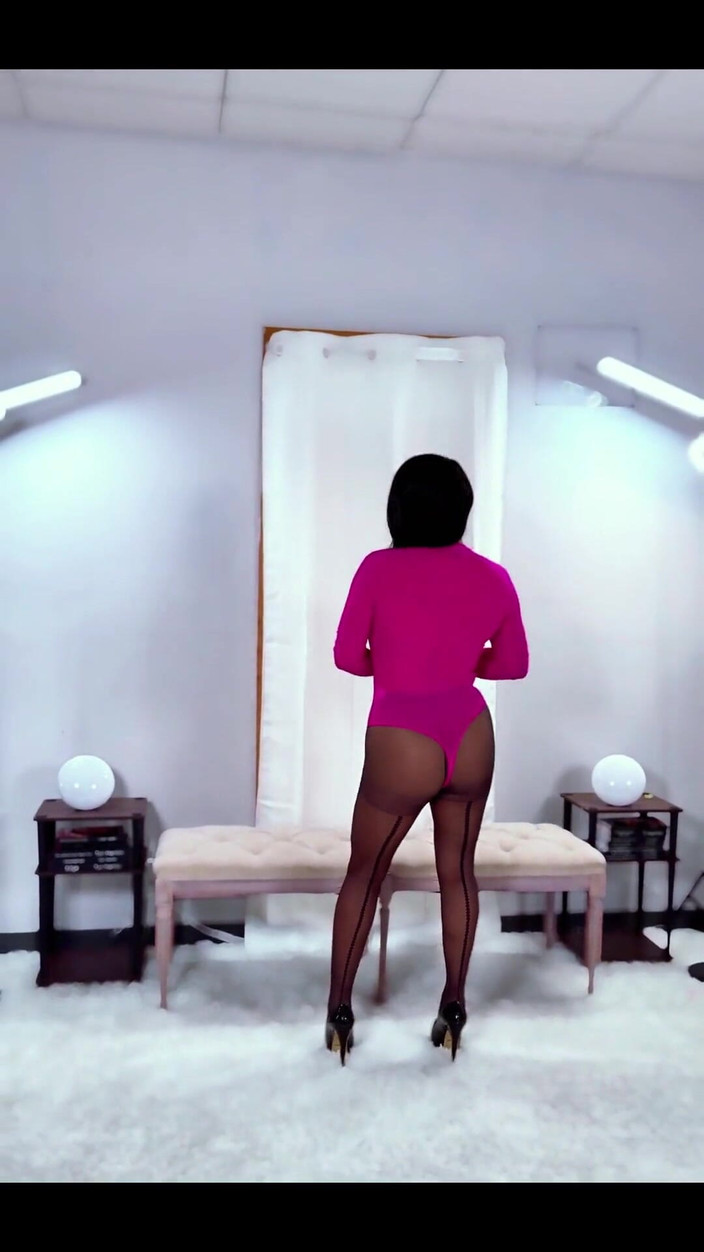 Lisa X Lopez: Sono abbastanza in viola?