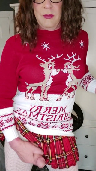 Juniperberi29: Christmas crossdressing fun