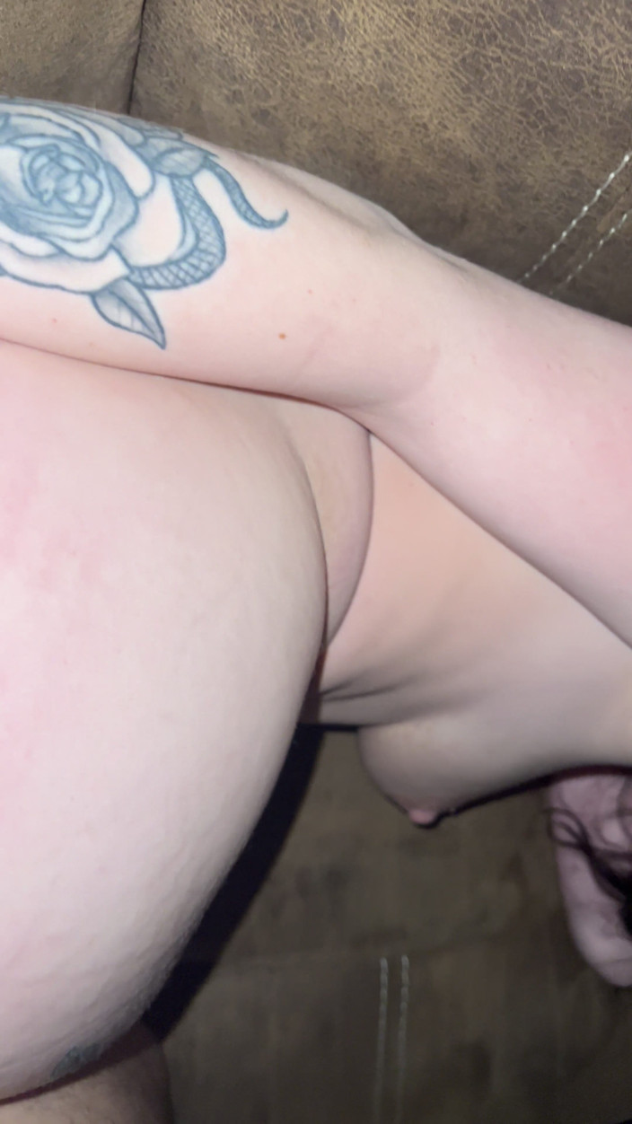 Candyxxxcrusher: Teenie-schlampe lutscht und wird in den arsch geritten!!!