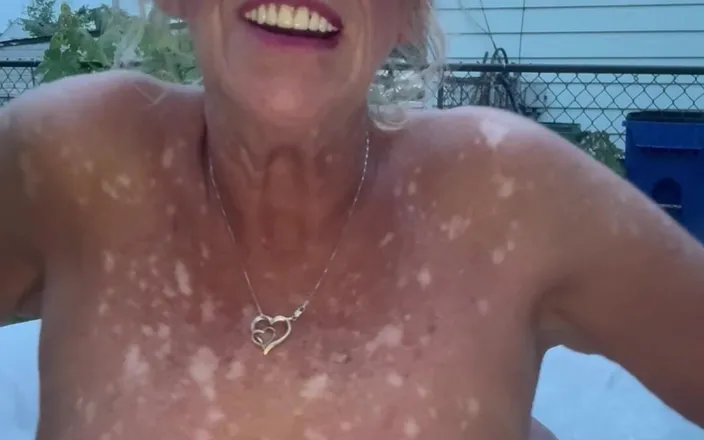 Jenni girl: Freaky Hot Tub Sexy Time
