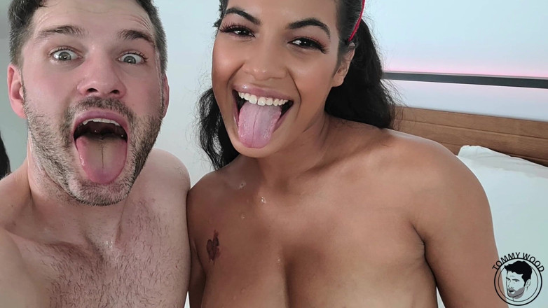 Tommy Wood XXX: Seks Krismas dengan bintang lucah eboni seksi Maya