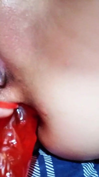 Cewek latina dengan toket langsing lagi asik muasin memeknya pakai dildo warna merah bagian 2