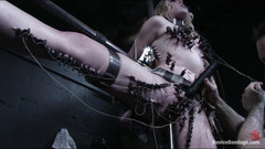 Device Bondage by Kink: 熱意と柔軟性