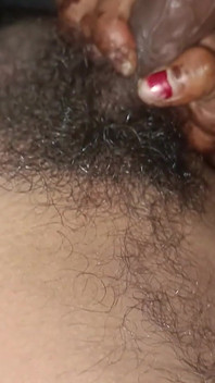 J’ai sucé les gros tétons d’une bhabhi du village en soutien-gorge rouge