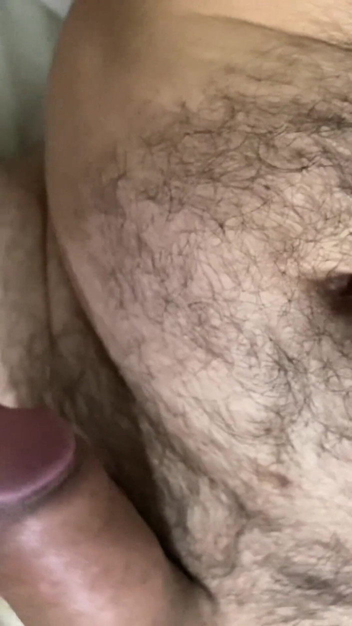 Latin mature king: Masturbazione di un grosso cazzo e sborrata di un enorme...