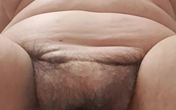 Mommy big hairy pussy: Мілфа показує з рухами тазу, як вона любить трахатися