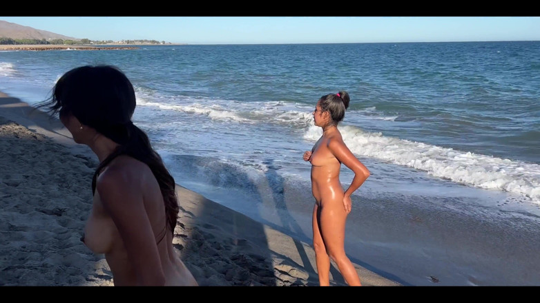 DaringKiara: Latina in doccia