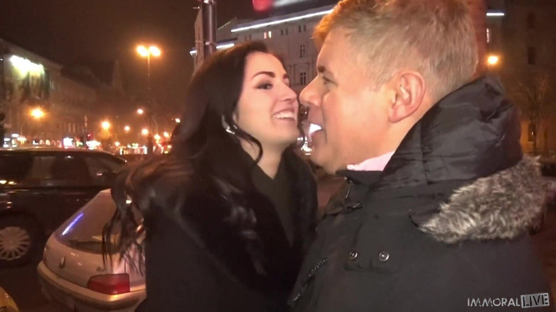 Immoral Live: Nena culona Loren Minardi se corre en su coño caliente