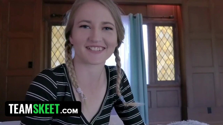 Team Skeet: สาวผอมบางผมบลอนด์สาวเซ็กซี่โดนฝึกเป็นทาส
