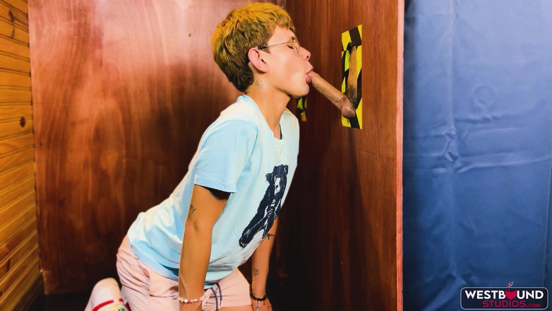Latin Twinks: Marco Samuel: Su Lado Travieso En El Glory Hole