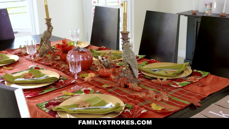 Family Strokes: Amichevole festa di scopata di ringraziamento