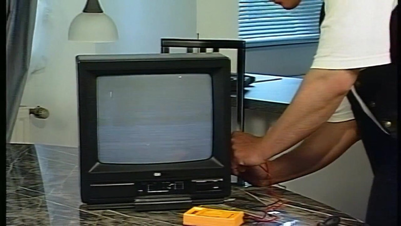 VintageXMovies: O mamă sexy blondă sexy este futută tare de fiul...