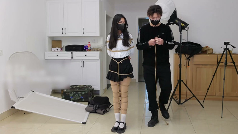 Asian bondage: Le restrizioni di corda della fidanzata robusta, che subisce la...