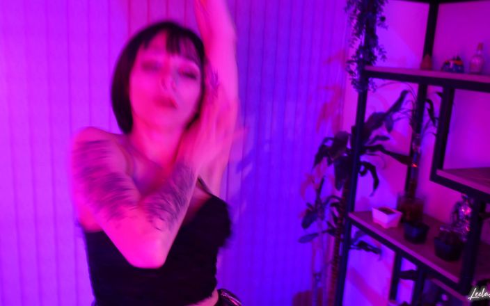 Leela Moon: MILF trai o marido com 2 paus grandes no clube - parte 6