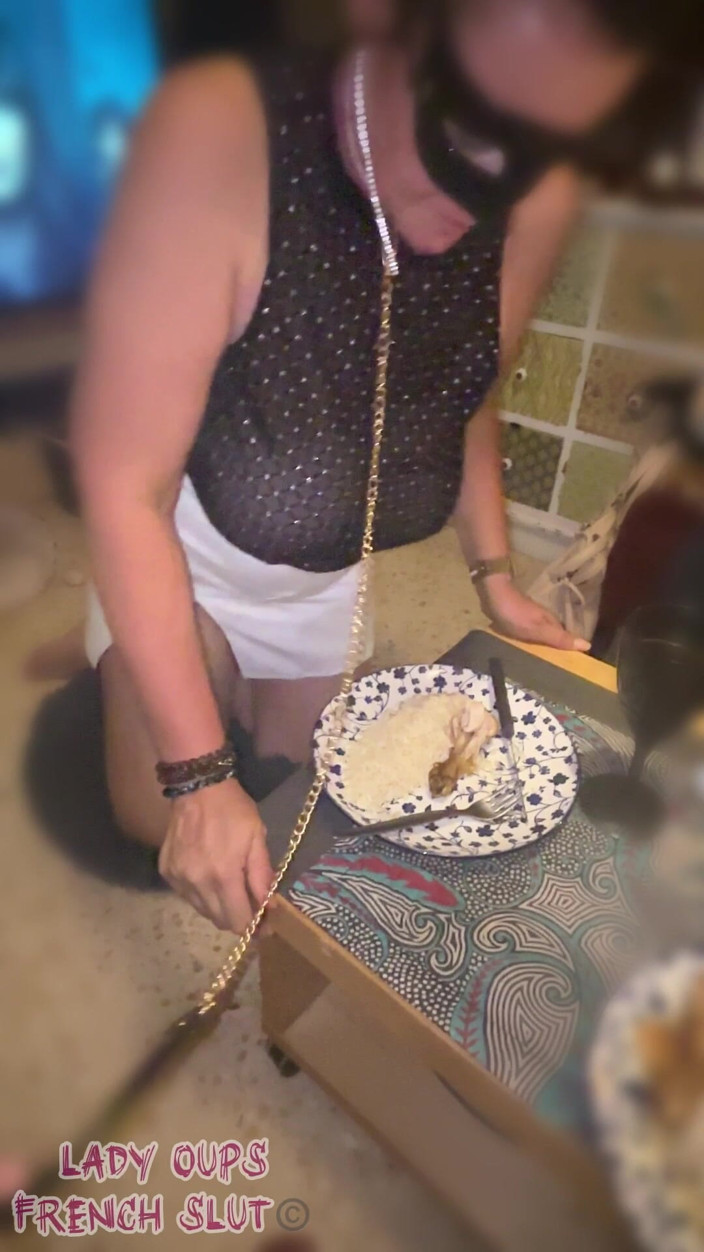 Lady Oups: Mon Repas De Maman Salope Soumise En Laisse