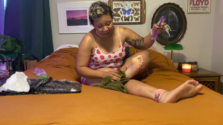 Cryptid Calypso: Calypso muasin dirinya sendiri pakai dildo sampai orgasme