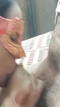 Pirya bhabhi sange menikmati mengisap kontol pasangannya dan memberikan blowjob