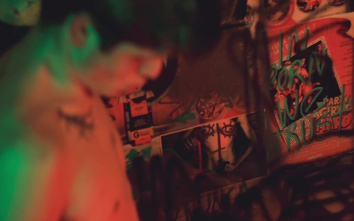 Quente club: ナス・ウォロウスキーとMon_bruleは、自分の体を快楽の対象として使う