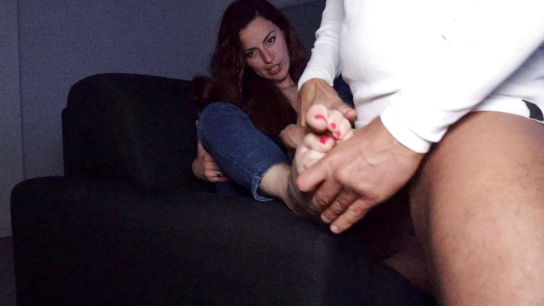 Carolina Iena: Кароліна робить ногами, зовнішній вигляд