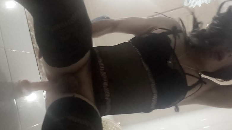Andrea Travesti Bogota: Симпатичный колумбийский шмель наслаждается и возбуждается дилдо в ее заднице