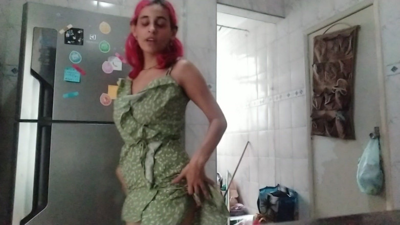 Ms Candy Bunny: Recebendo minha entrega sem calcinha