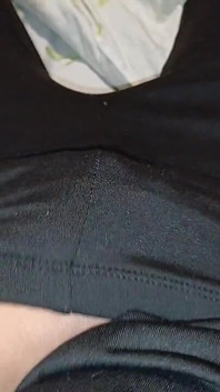我听着我的女同性恋女友做爱的声音撸管