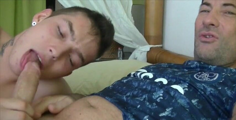 Crunch French bareback porn: Sexy Twink saje mého xxl ptáka a šuká mě Bbk a...