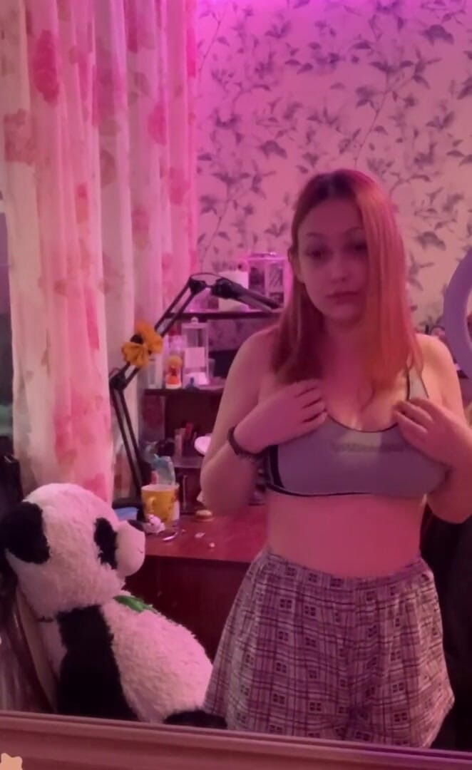SashaSweet69: Ukazuji, jak jsem krásná a můj zadek)