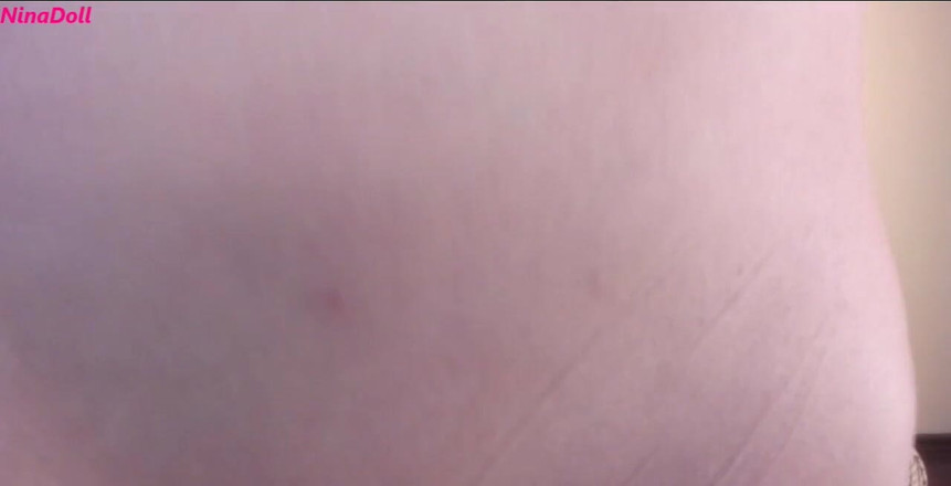 Nina Doll: Lízeje ten velký kulatý zadek