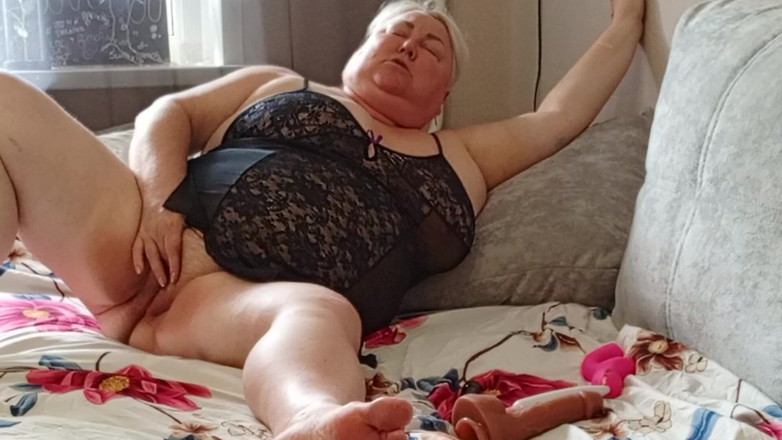 Zona901: En granne med en stor röv, en hårig fitta och...