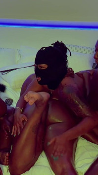 4 Ebony Goddesses Oil Wrestling: Golden Goddess, Mistress Mango, Tinker Brat & Omgiana Rub Slick Bodies