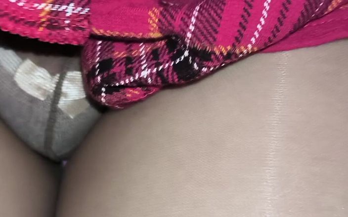 PantyhoseJuicyCummer: Obrovské tvrdé péro Sissy dívky exploduje přes kamarádovy lesklé sexy šedé...