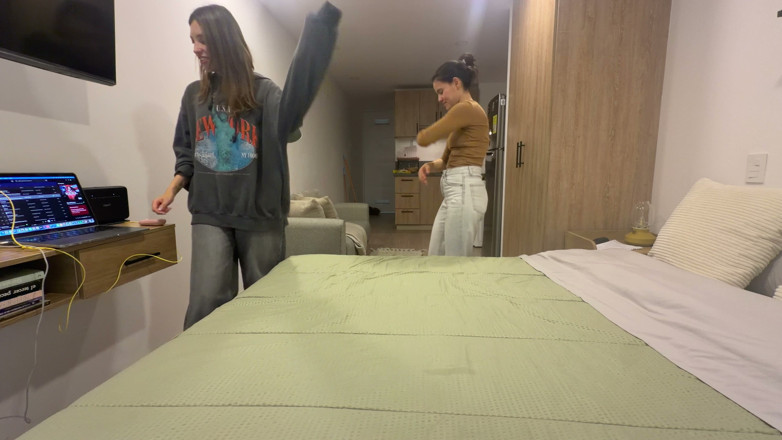 scarlettandc: Moving Our Asses to Twerk
