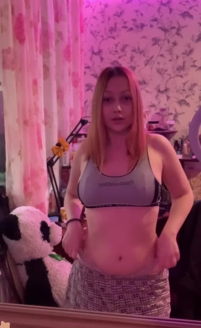 SashaSweet69: Я показую, яка я красива і моя дупа)