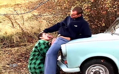 Just Boys: Amatérské gay porno venku a uvnitř