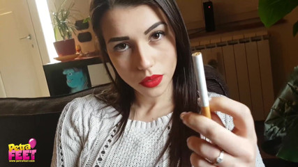 Smokin Fetish: 梦幻般的黑发宝贝非常喜欢雪茄