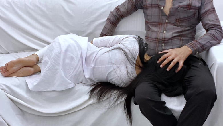 Desifilmy45: Vídeo romântico e sexual completo de mim e minha madrasta...
