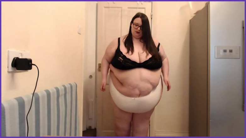 SSBBWLadyBrads: SSBBW segue la routine dell'esercizio fuori dal reggiseno perizoma